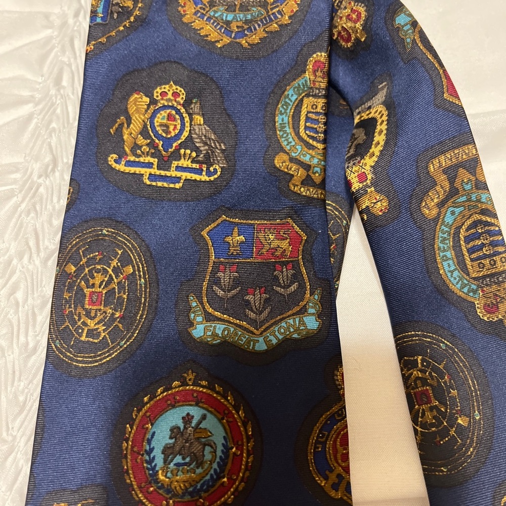 Cogburn’s Imported from Italy navy tie with colored crests - Picture 2 of 3